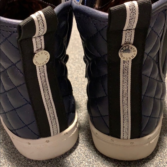 Shoes - Picture 3 of 6